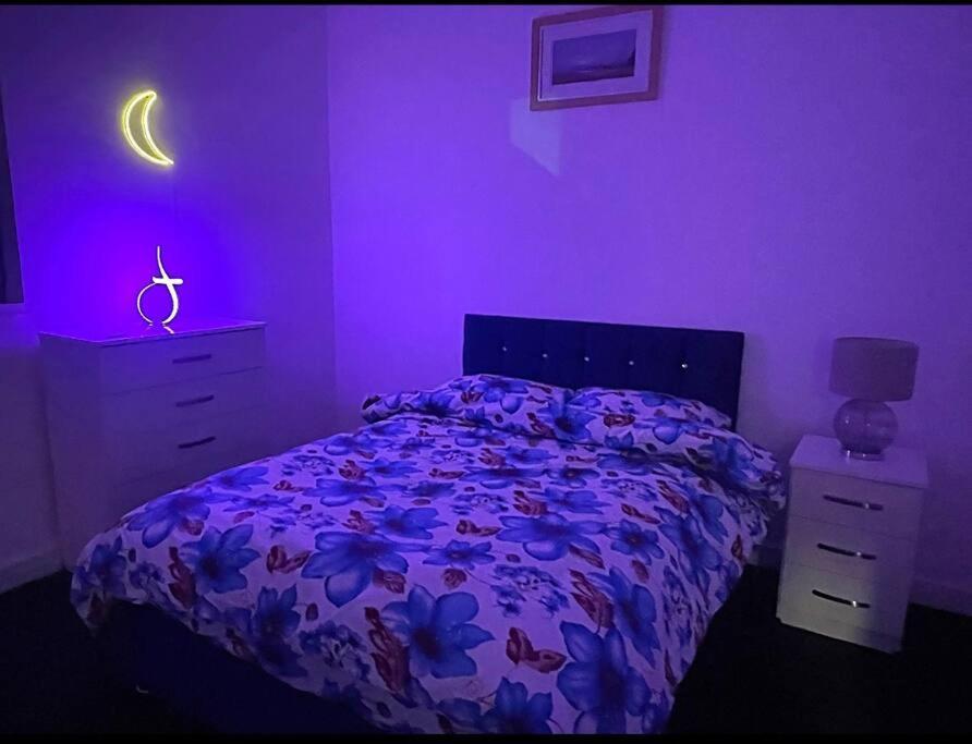 Apartamento Modern 2-Bed Flat In Salford Mánchester Exterior foto